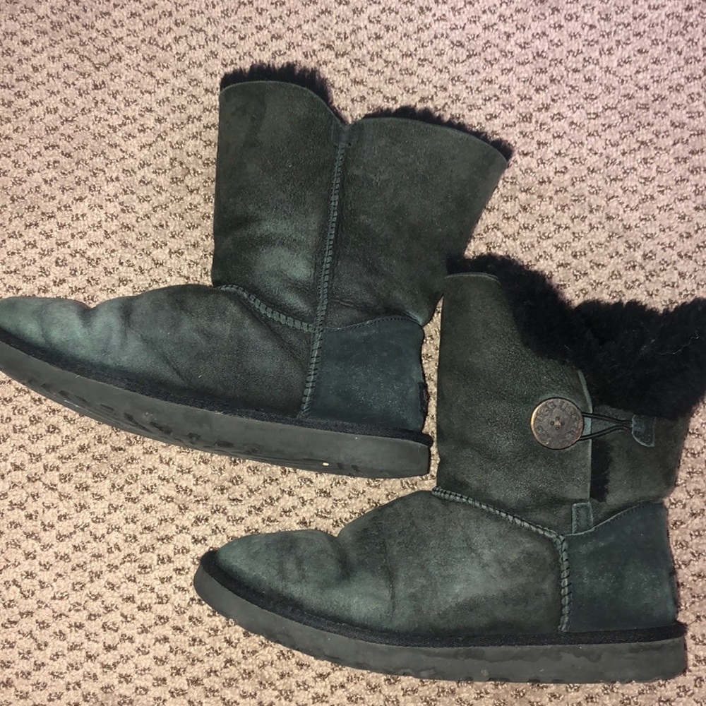 Black bailey button Ugg’s